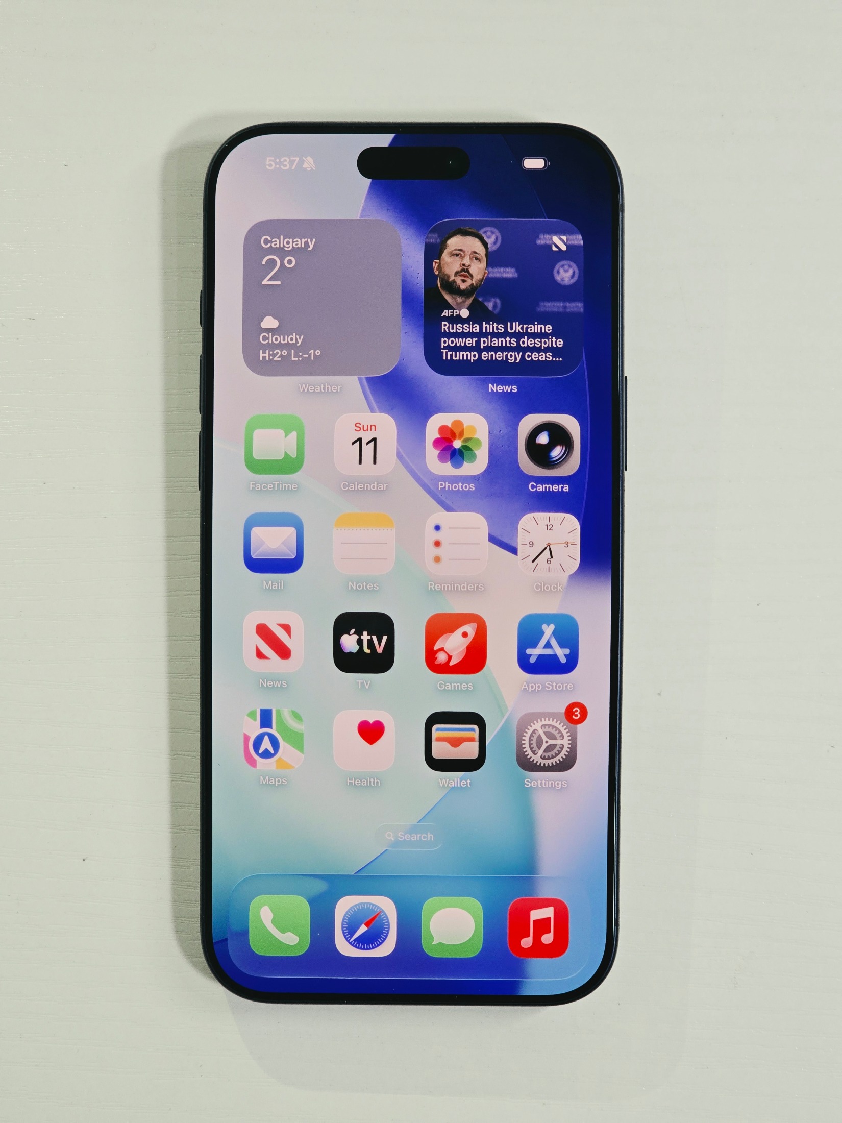 iPhone 17 Pro Max · Deep Blue · 2 TB · Used · Like New · Battery Health: 100% — photo 2 of 4