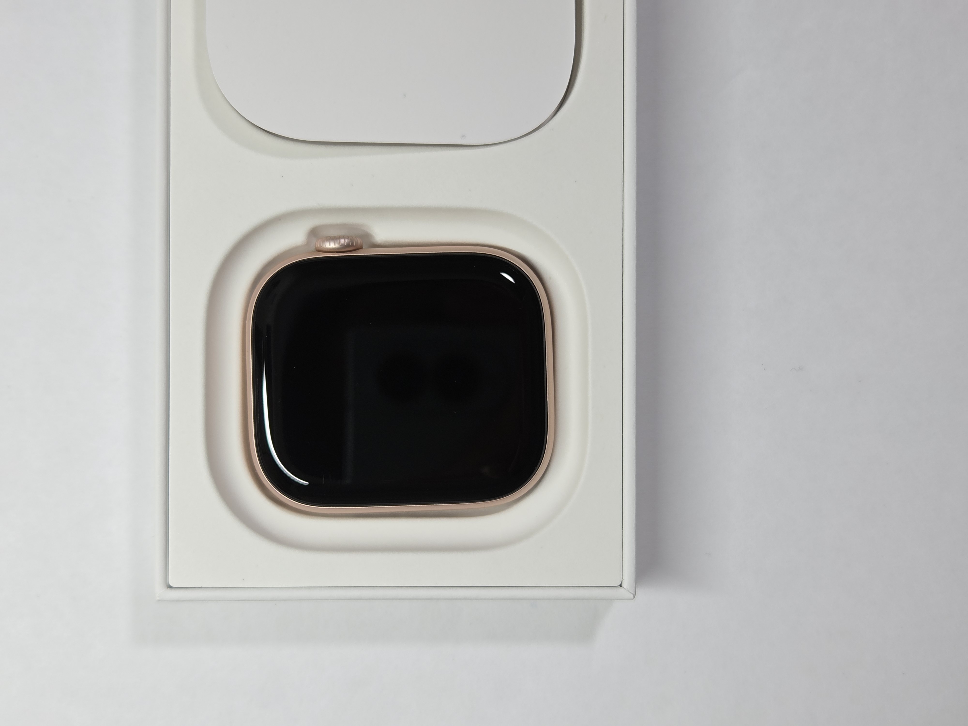 Apple Watch Series 10 · Rose Gold · 64 GB · Used · Like New · Battery Health: 100% — photo 3 of 4