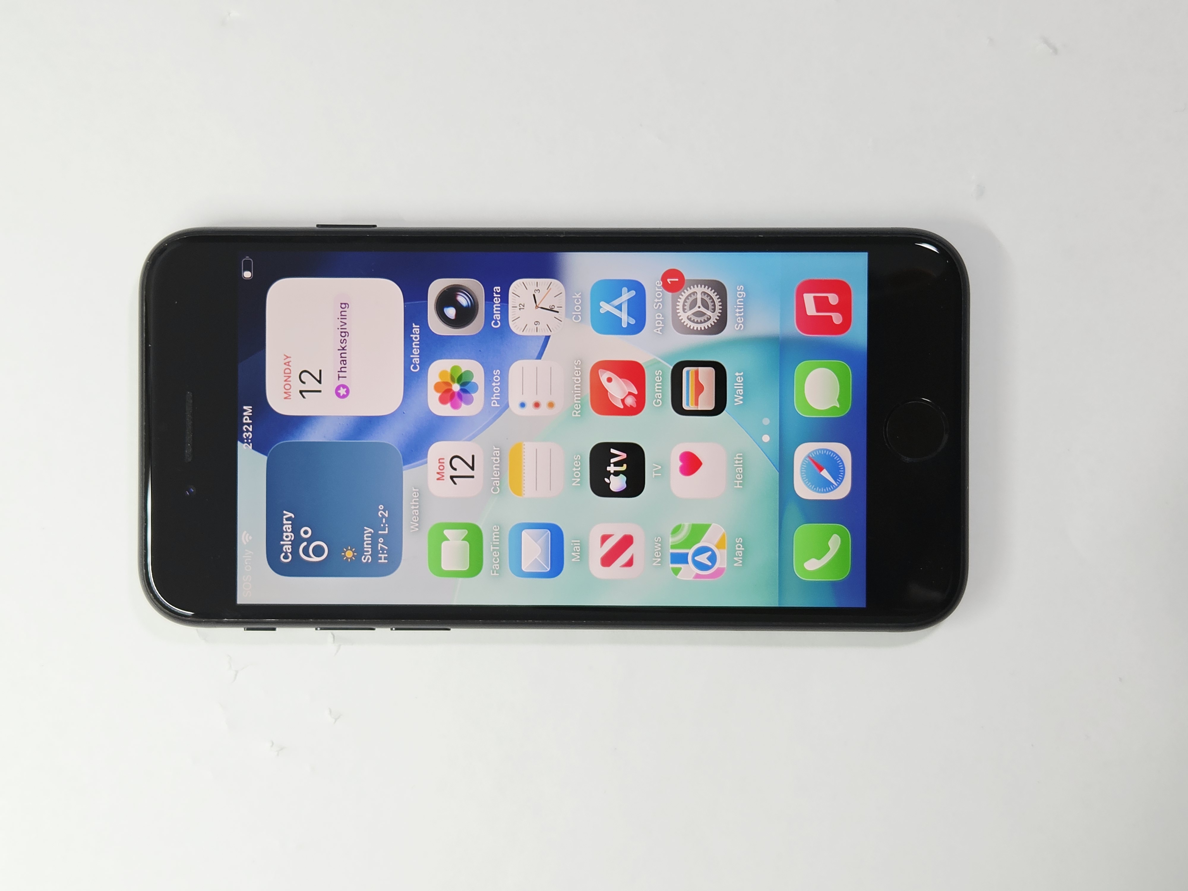 iPhone SE (2022) · Midnight · 128 GB · Used · Excellent · Battery Health: 84% — photo 2 of 4