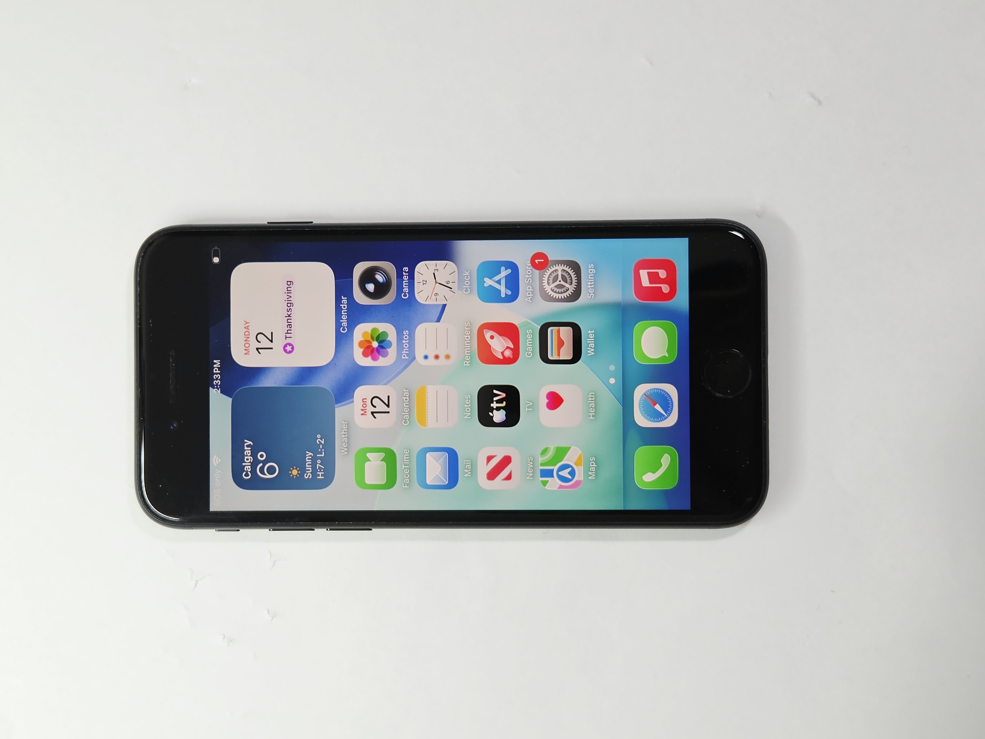 iPhone SE (2022) · Midnight · 128 GB · Used · Like New · Battery Health: 94% — photo 2 of 4