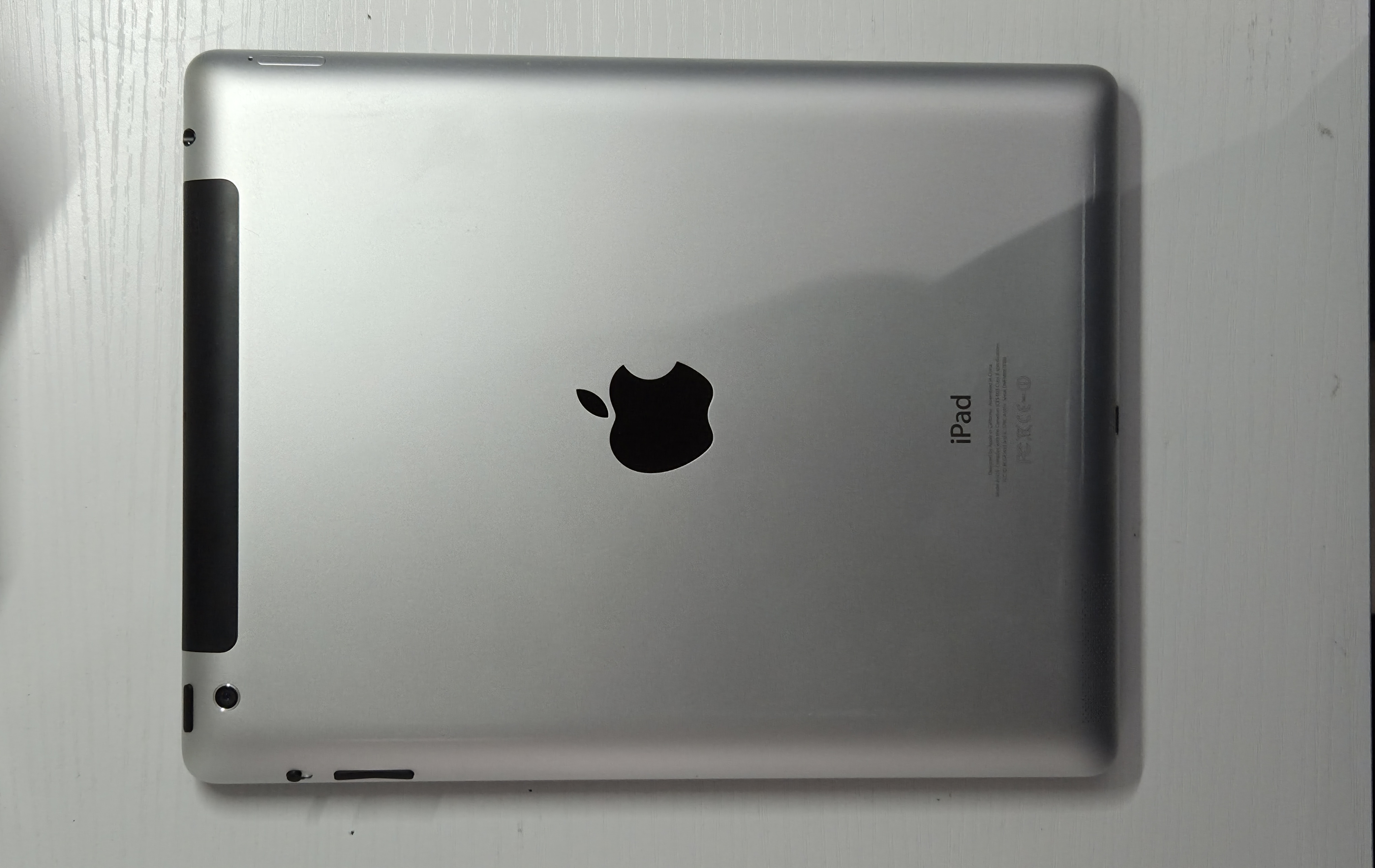 iPad (4th Generation) · Silver · 16 GB · Used · Like New — photo 2 of 2