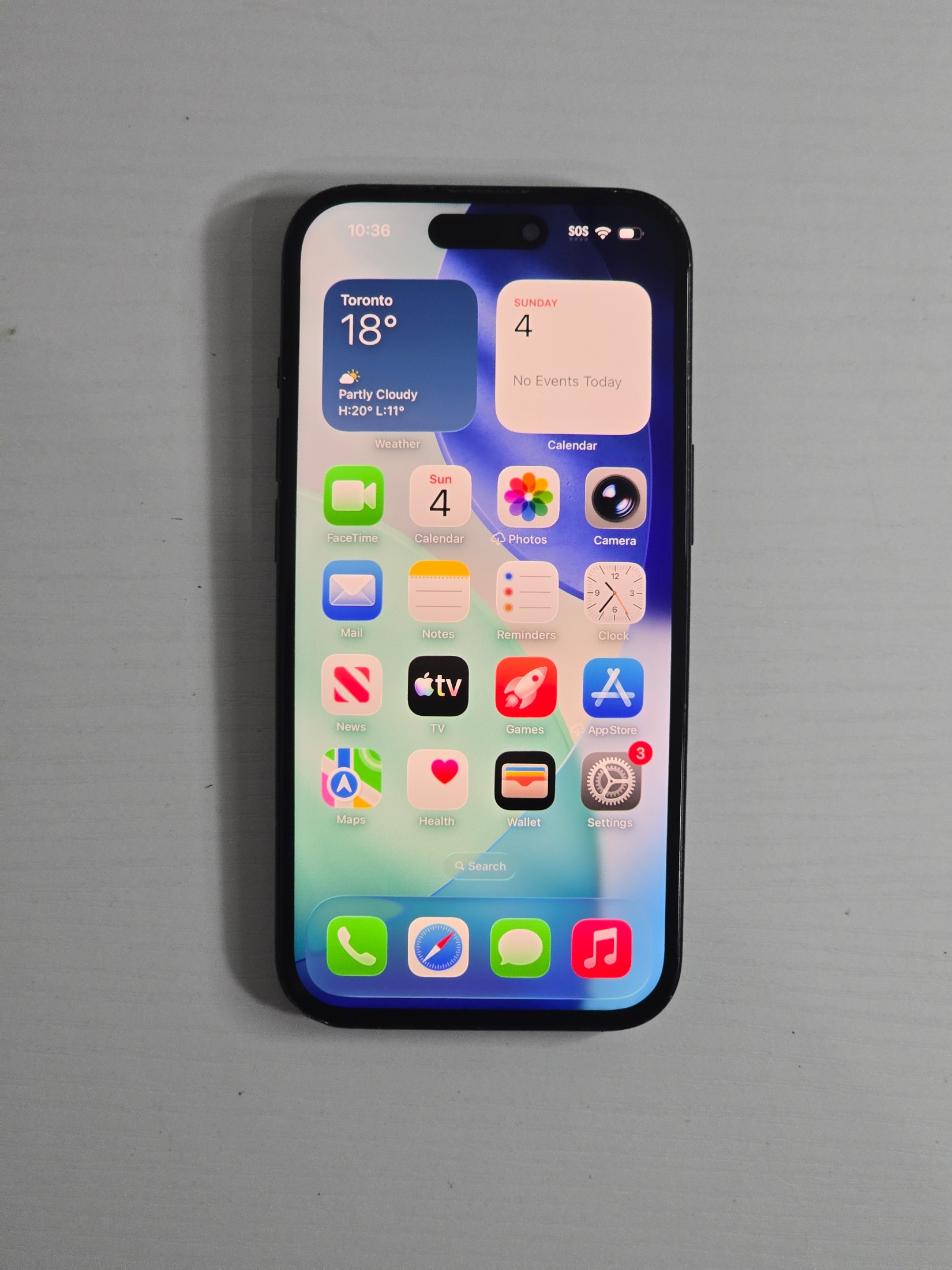 iPhone 15 · Black · 128 GB · Used · Excellent · Battery Health: 83% · Refurbished — photo 3 of 4