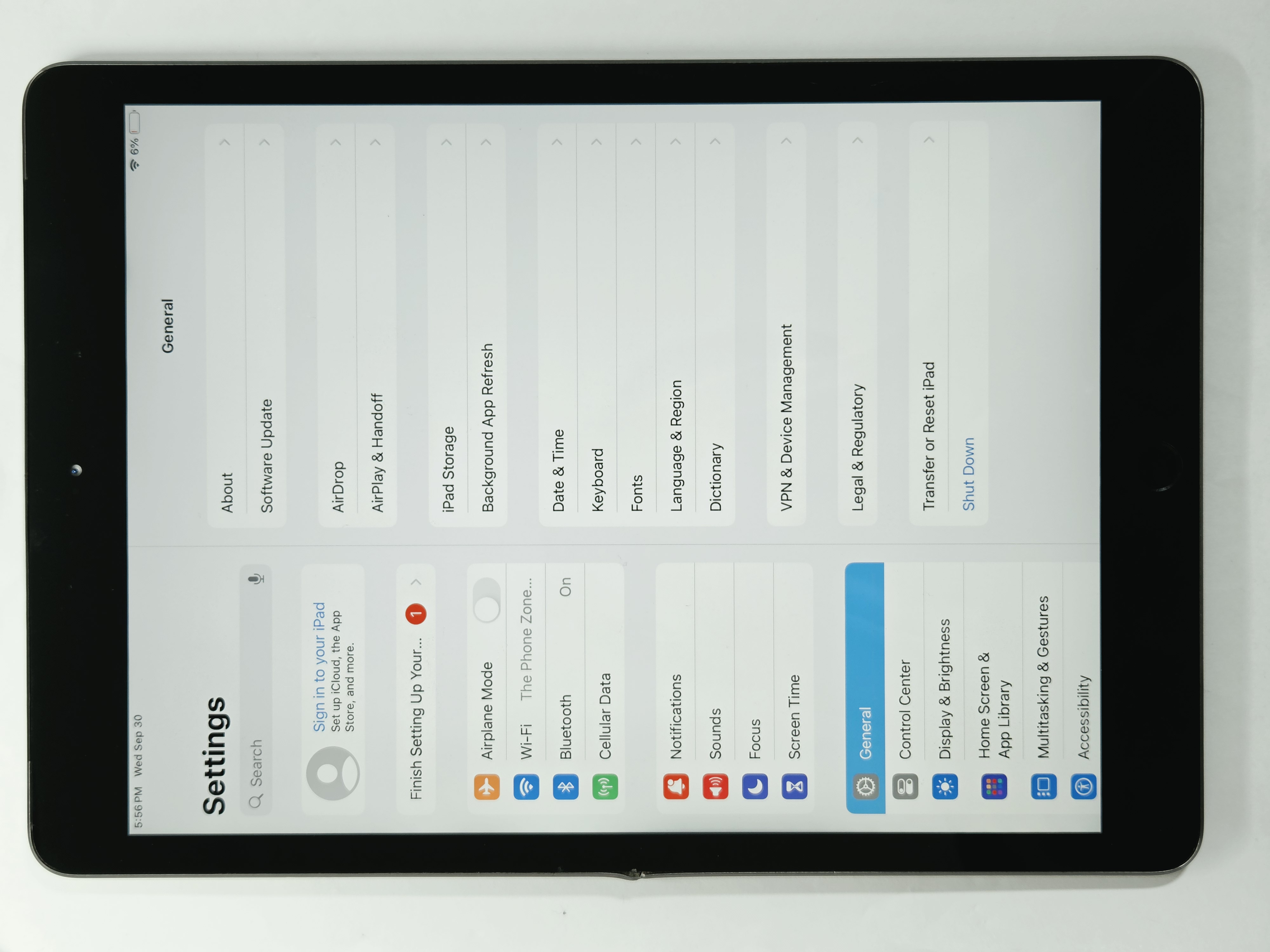 iPad 8 (2020) · Space Black · 32 GB · Used · Good — photo 2 of 3