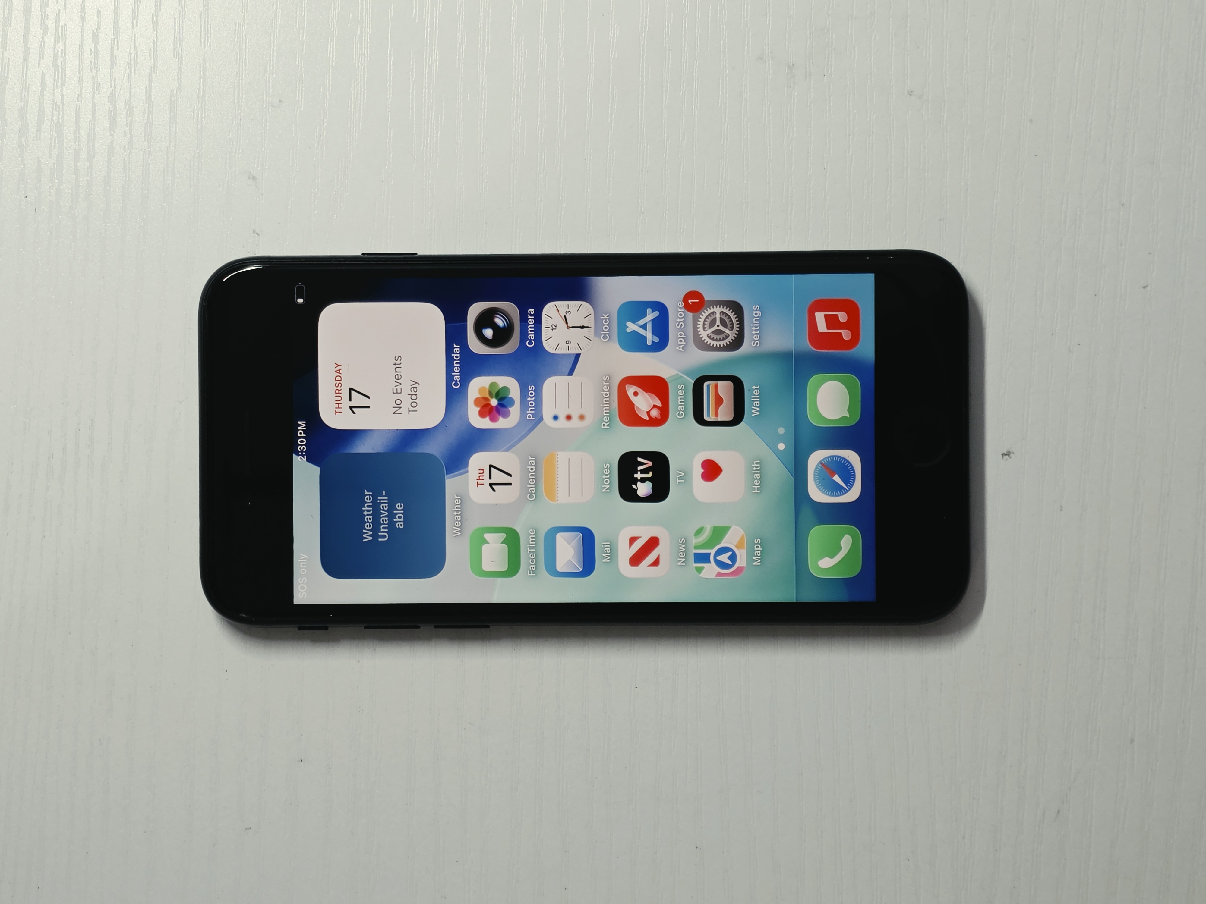 iPhone SE (2022) · Black · 128GB · Used · Like New · Battery Health: 95% — photo 2 of 4