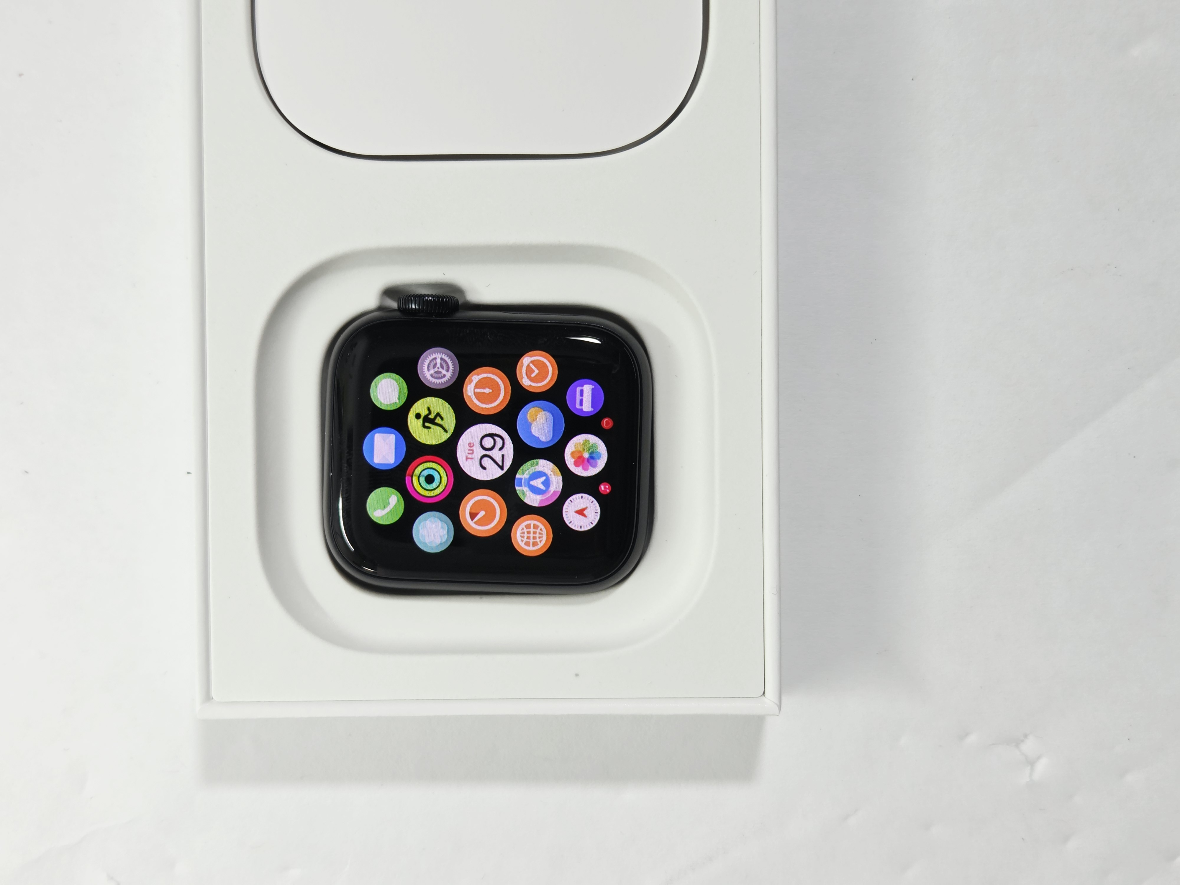 Apple Watch SE (3rd Generation) · Midnight · 64 GB · Used · Like New · Battery Health: 100% — photo 2 of 4